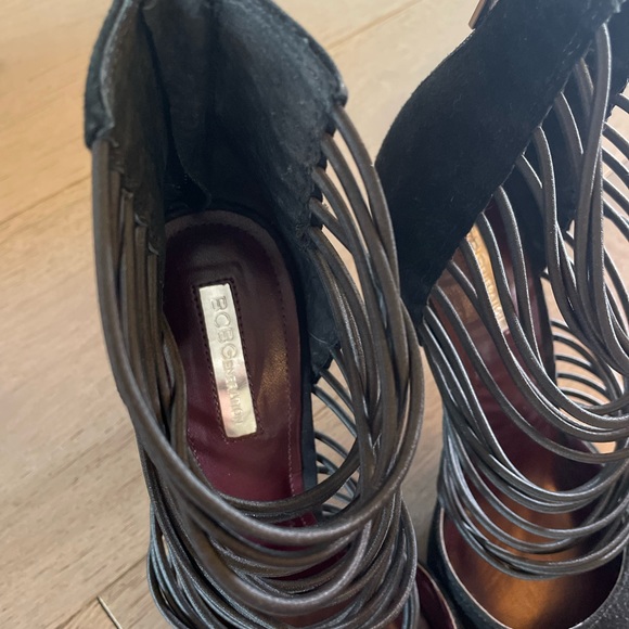 Black BCBG strappy heels. Size 9. - Picture 4 of 6